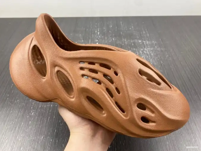 RNR Red Clay Foam HP5335 Yeezy Adidas 0608